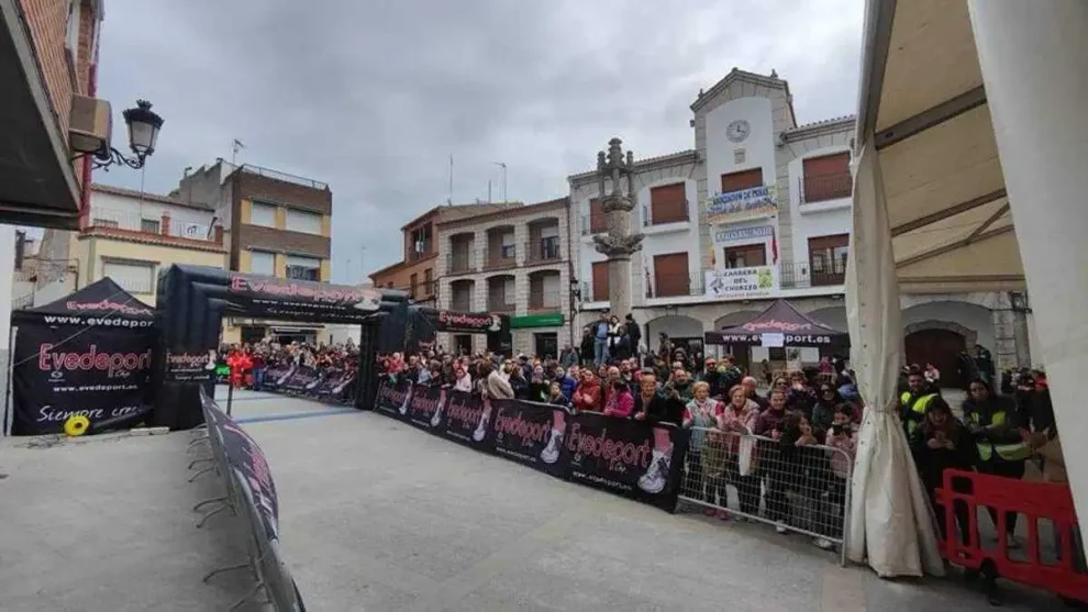 castillo de bayuela se prepara para la xiv carrera popular del chorizo